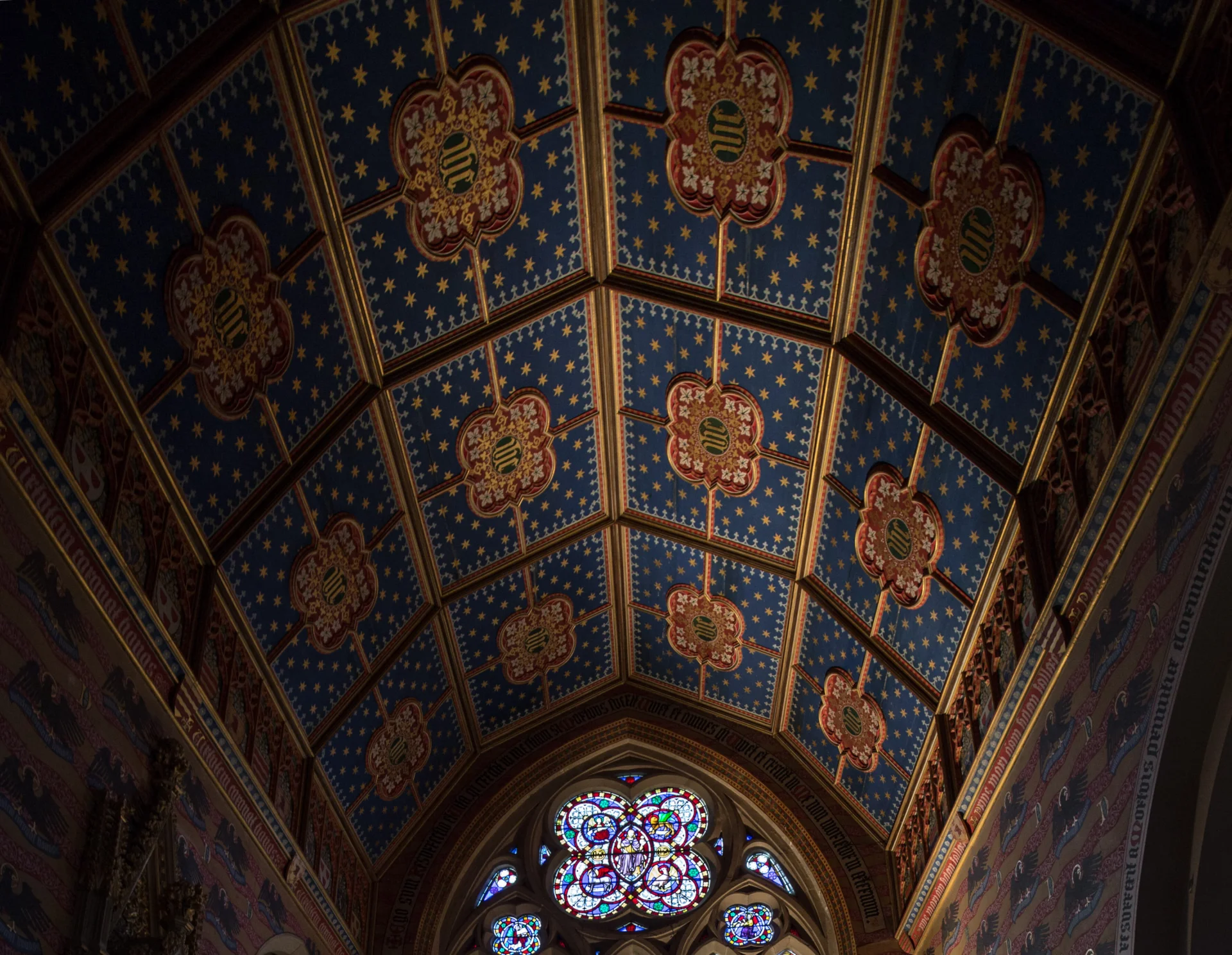 Ceiling painted dark blue with stars and red quatrefoil shapes in the centre of each panel.