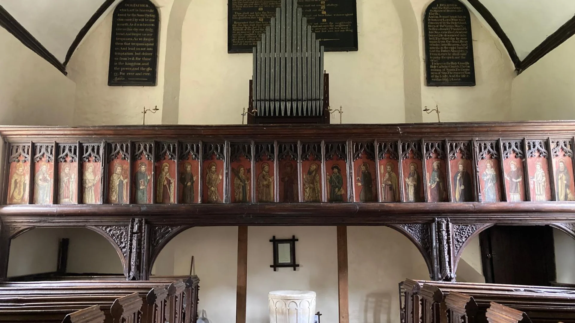 Painted west gallery with pipe organ