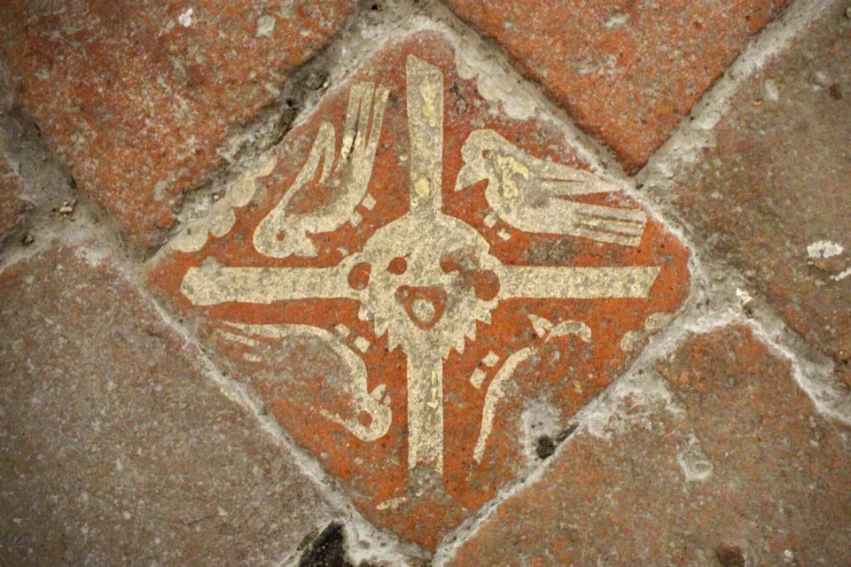 Decorated ceramic floor tiles