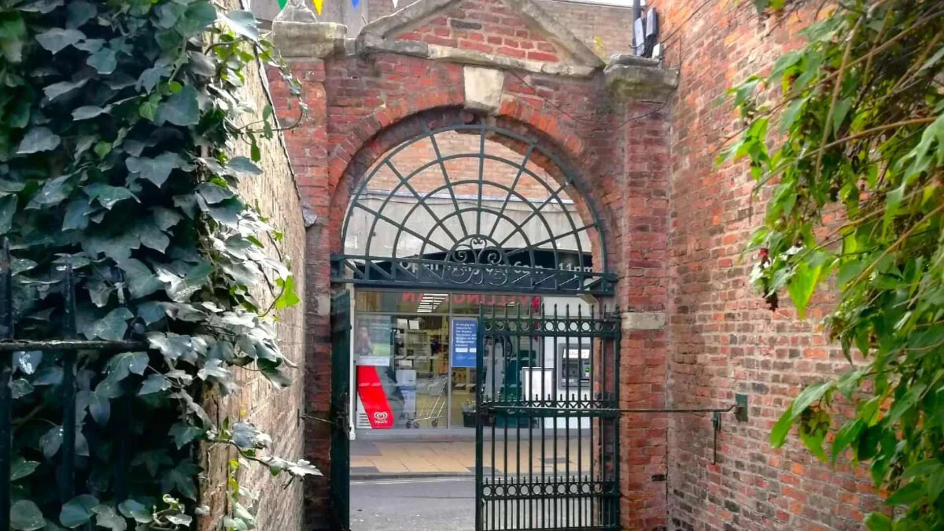 Holy Trinity, York - Arch & Gate
