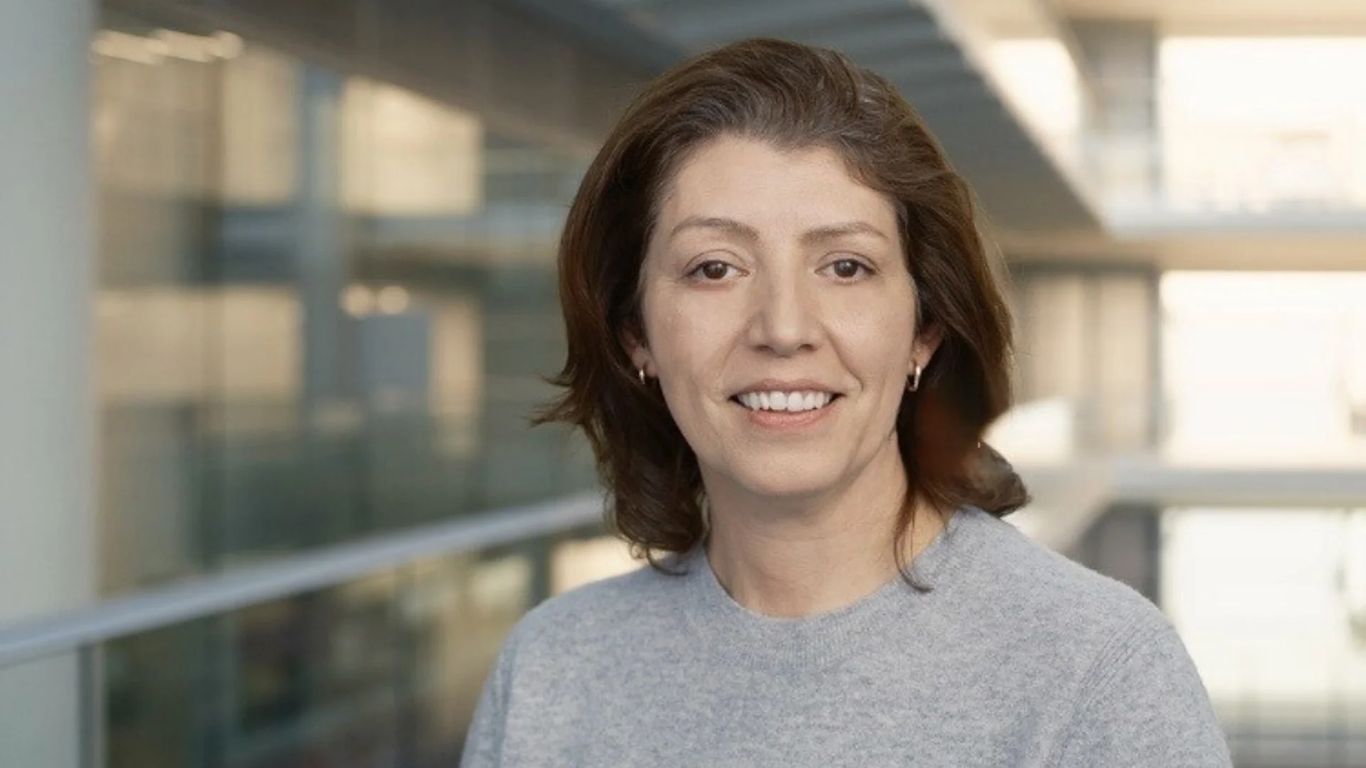 A lady in a grey sweatshirt