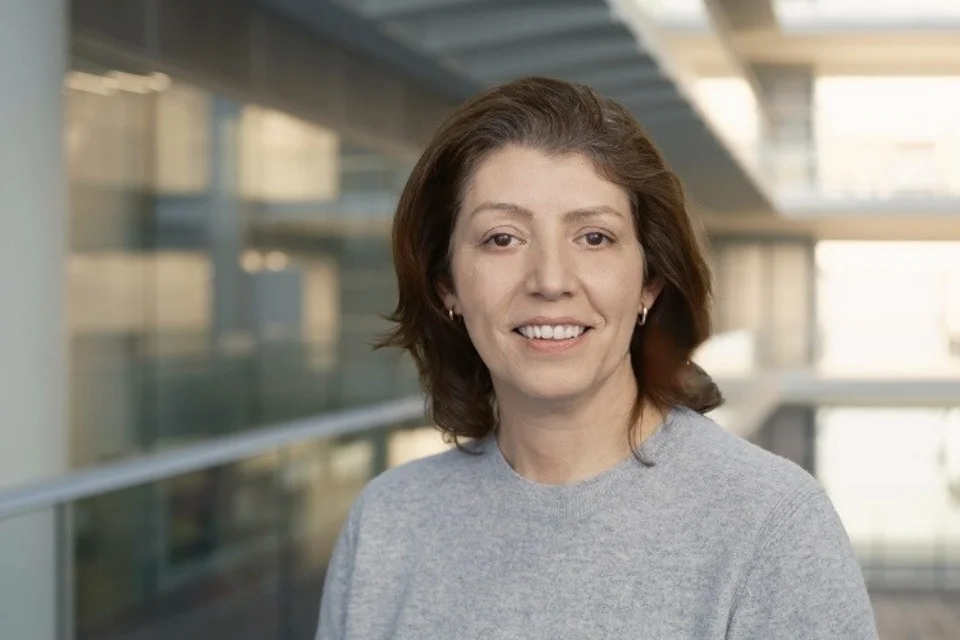 A lady in a grey sweatshirt