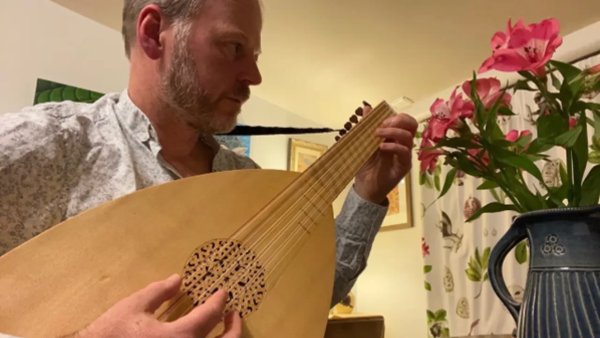 Edward Foster playing the lute.